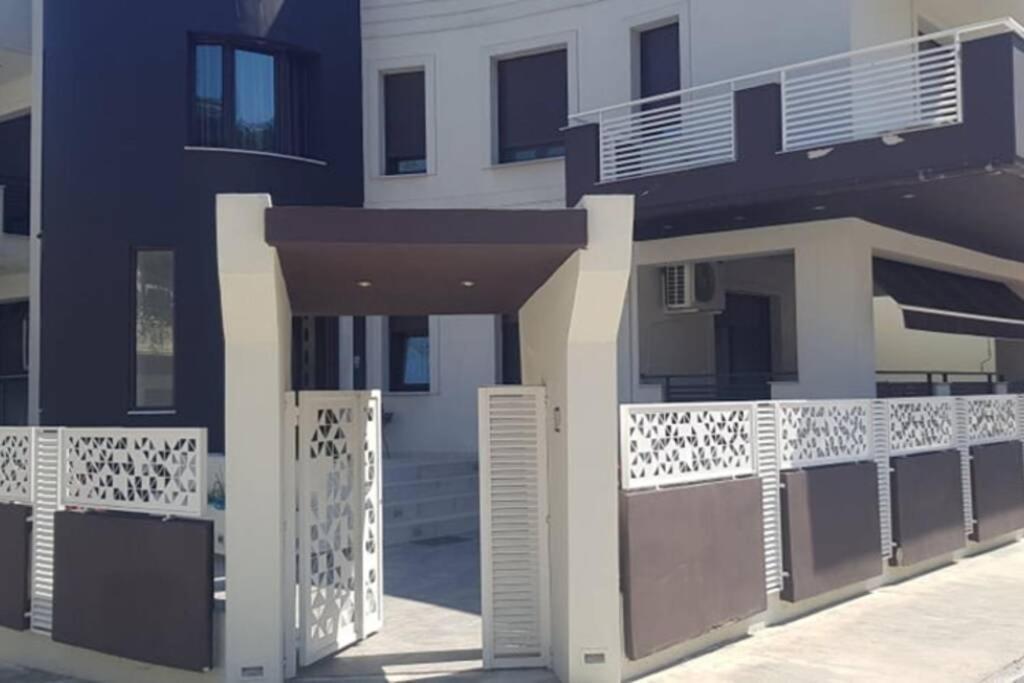 Aretoysa Center Luxury Suites 2 Néa Péramos Extérieur photo