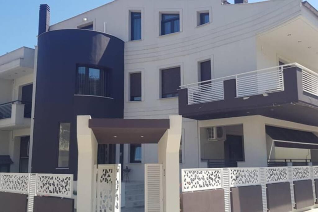 Aretoysa Center Luxury Suites 2 Néa Péramos Extérieur photo