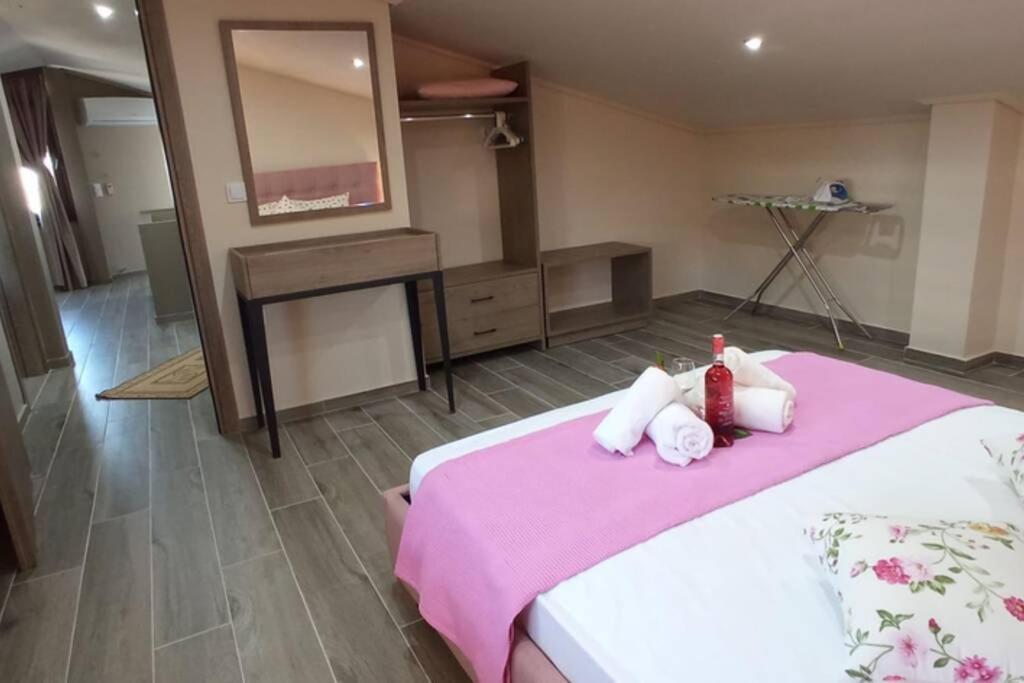 Aretoysa Center Luxury Suites 2 Néa Péramos Extérieur photo