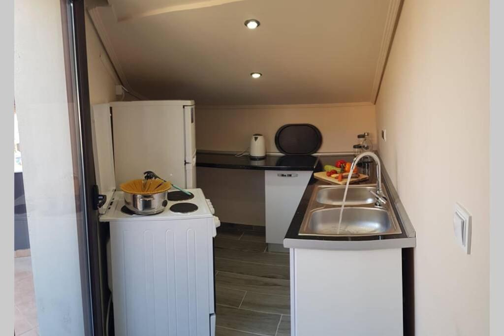 Aretoysa Center Luxury Suites 2 Néa Péramos Extérieur photo