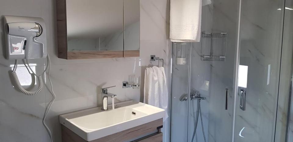 Aretoysa Center Luxury Suites 2 Néa Péramos Extérieur photo