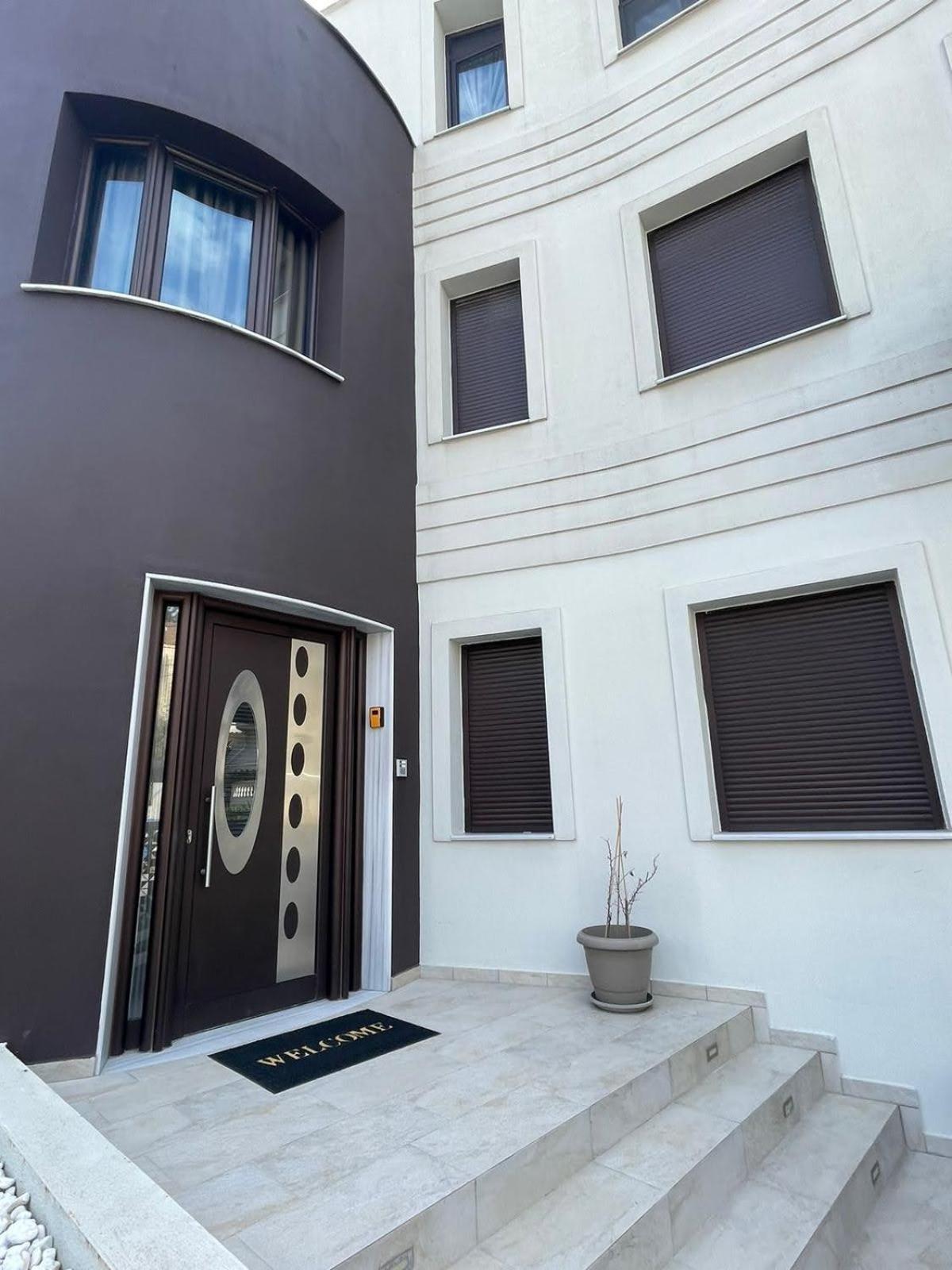 Aretoysa Center Luxury Suites 2 Néa Péramos Extérieur photo